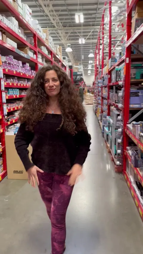 Big italian titties in Bunnings