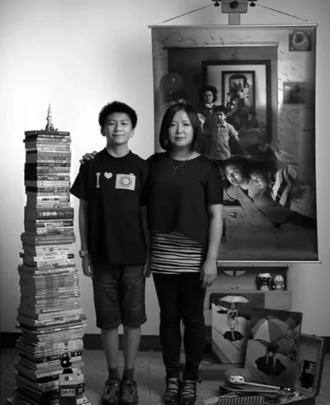 A mother photographs herself and her child over the years, 2001