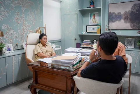 Ang Ganda ng Opisina ni Mayora. It’s Giving Bridgerton.