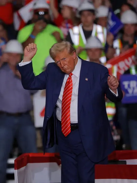 PsBattle: Trump dancing