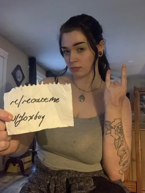 20F recovering alcoholic, jobless ex-goth. Life’s given me a slow roast—now burn me beyond recognition.