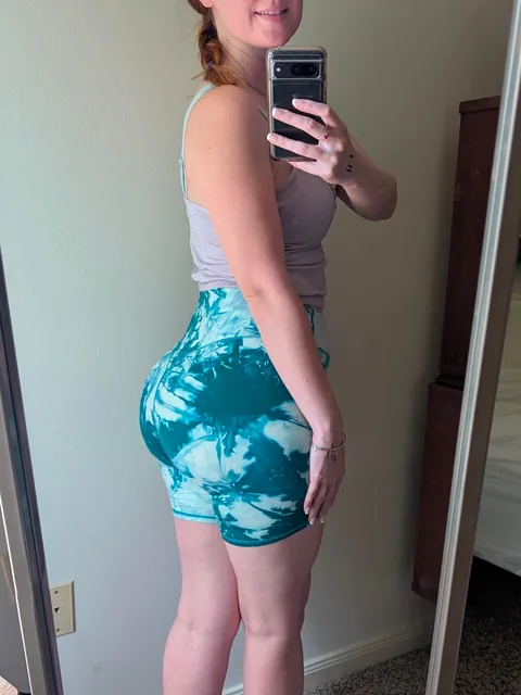 I think I looked pretty hot at the gym today, but do you think I look better when I take my clothes off? (f)