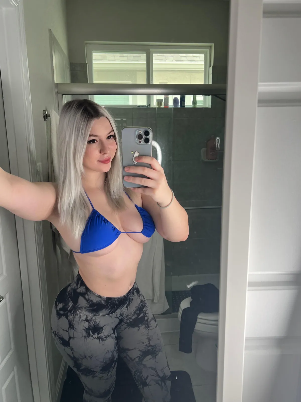 choose ur favorite yogapants on me, pink, grey or black?