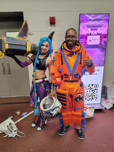 My Orion Survival Suit cosplay won an award at the cosplay contest!