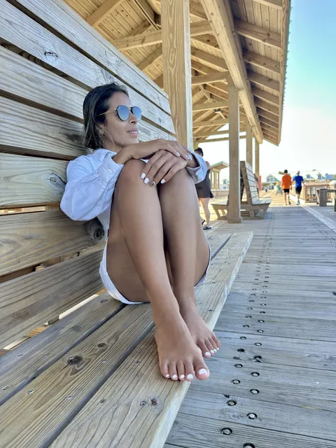 Everyone on the pier seems to notice my toes!