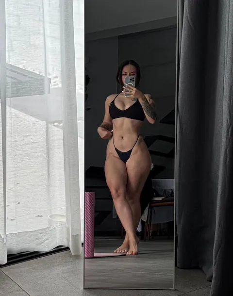 Uhhhh girls shaped like Mewtwo. That’s it. That’s the post.