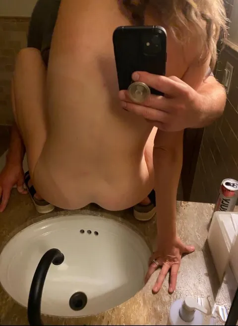 When drinks at the hotel bar leads to fucking in the lobby restroom..