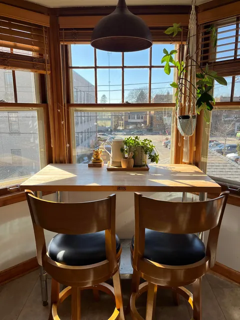 My cozy kitchen table with a view and great sunlight ☀️