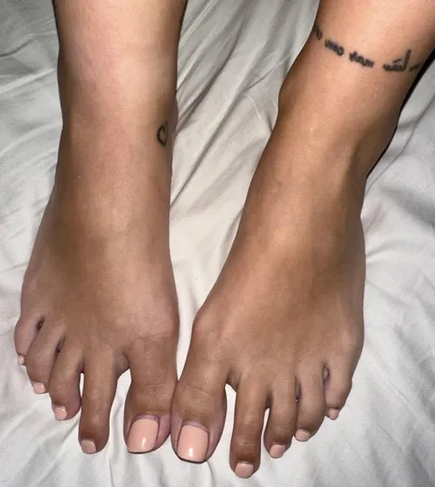 Tell me something about my feet ;)