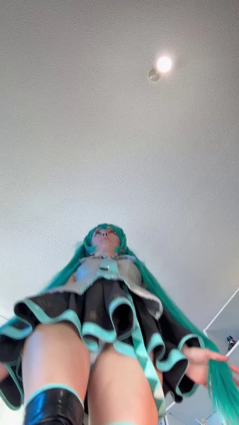 Hatsune Miku [Vocaloid] (SushiBunniii)