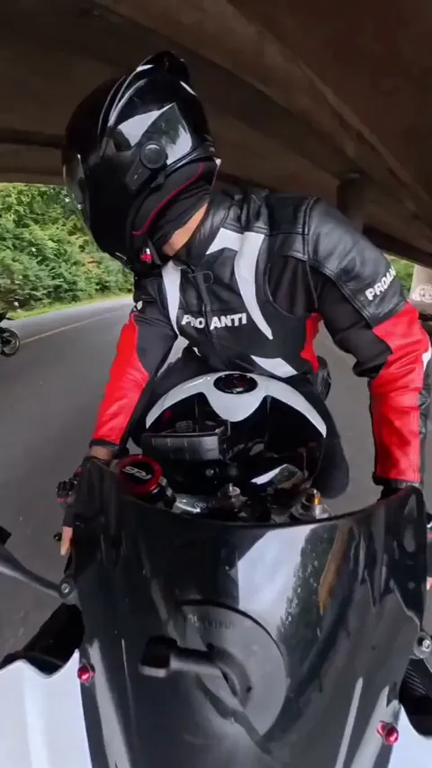 The moment three riders had an accident.