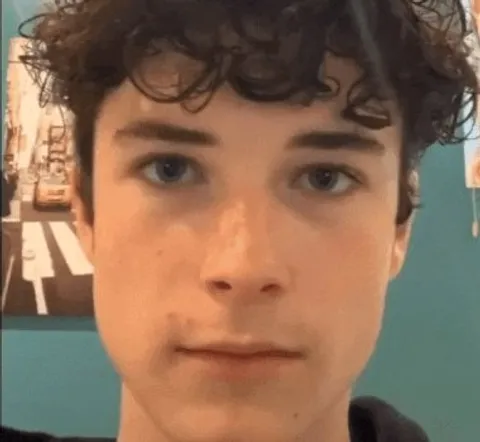 Looking left and right at the same time