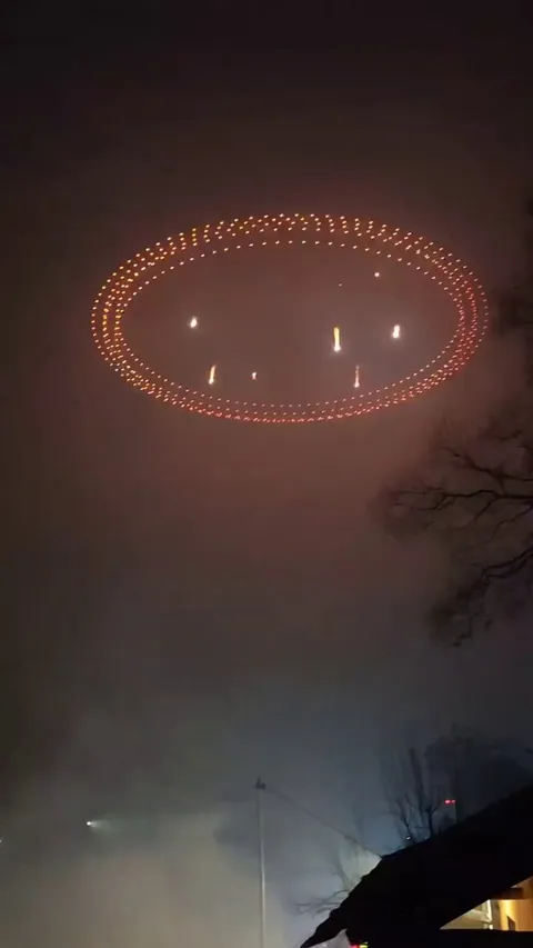 Drone fireworks makes it look like meteor shower
