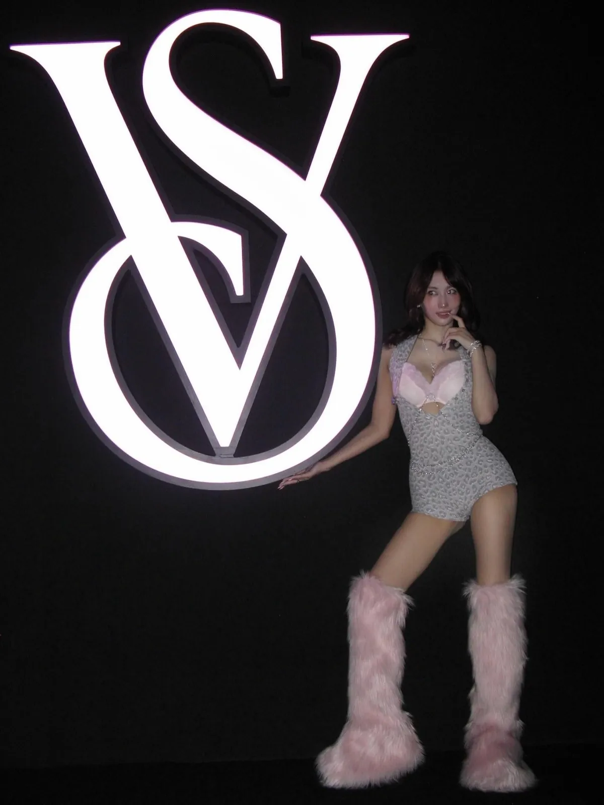 TWICE - Momo ft. Jihyo , Tzuyu , Nayeon