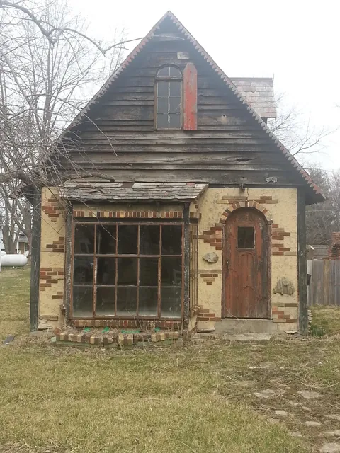 Love this old house. Spotted it in Ohio .