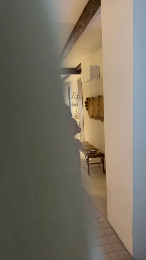 You scared me, don't peek at me anymore