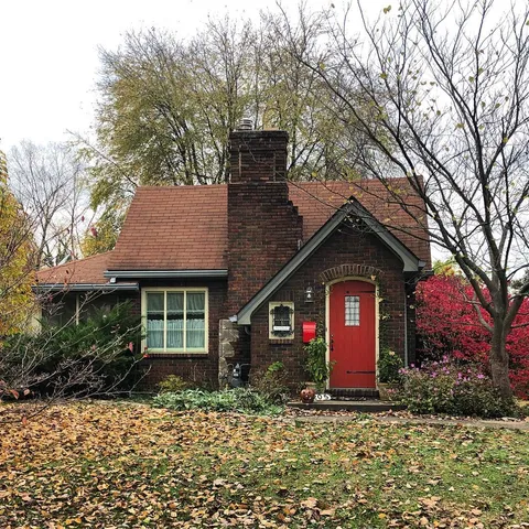 This cute brick cottage is giving me major storybook vibes.