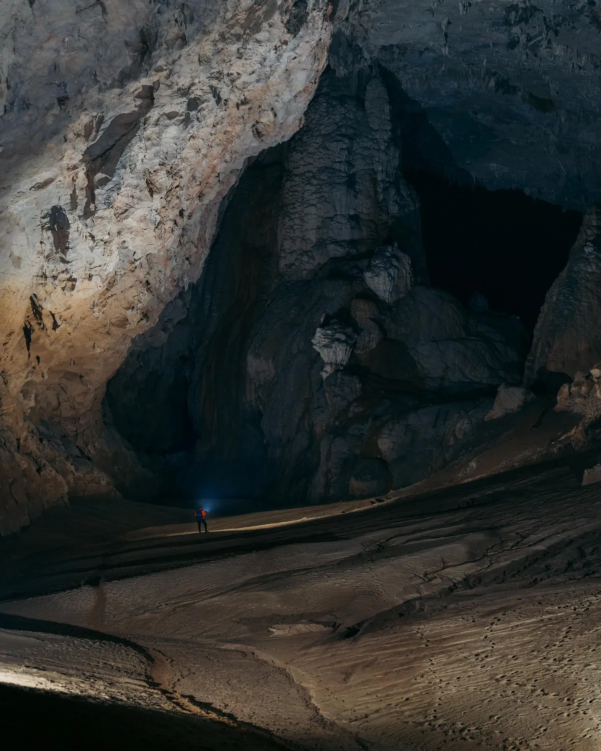 Hang Son Doong - The Largest Cave on Earth