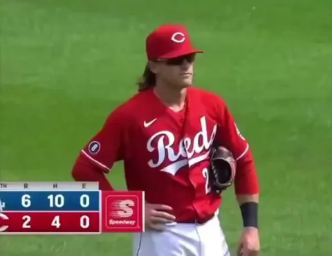 When baseball player TJ Friedl hit his first MLB home run, Mookie Betts, a player from the other team ask the fan who caught the ball to give it back so Friedl can keep it. Mookie rewarded the act of kindness by giving the fan a bat. The fan in return gave the bat to a kid who is a Mookie fan. 