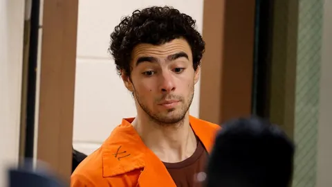 Luigi Mangione leaving extradition hearing