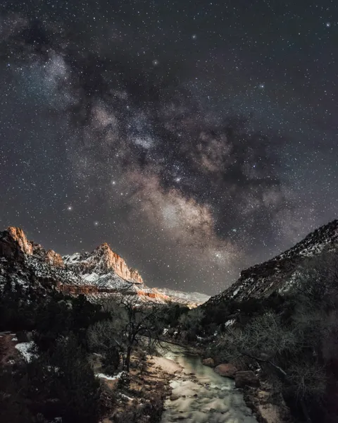 Zion National Park has some lovely dark skies [OC] 3276x4096