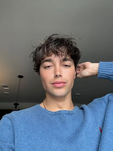 people need to stop taking serious nudes... am I welcome here? (19)