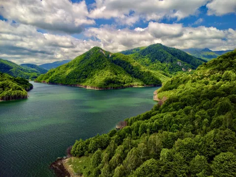 Siriu Lake, Romania [OC] [4000 x 3000]