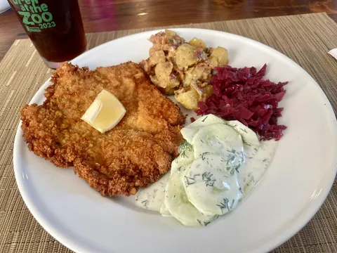 [homemade] Pork schnitzel mit sides 
