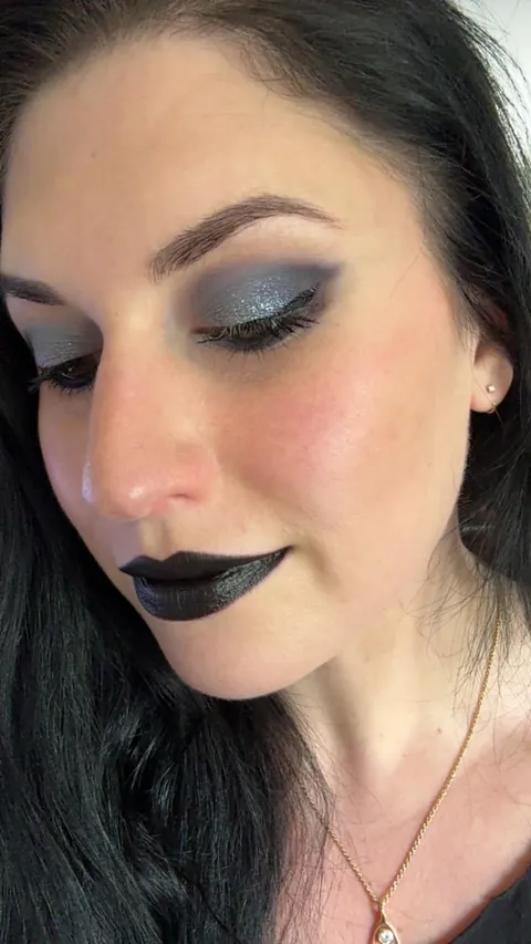 I call this look “Pisces Gone Dark”
