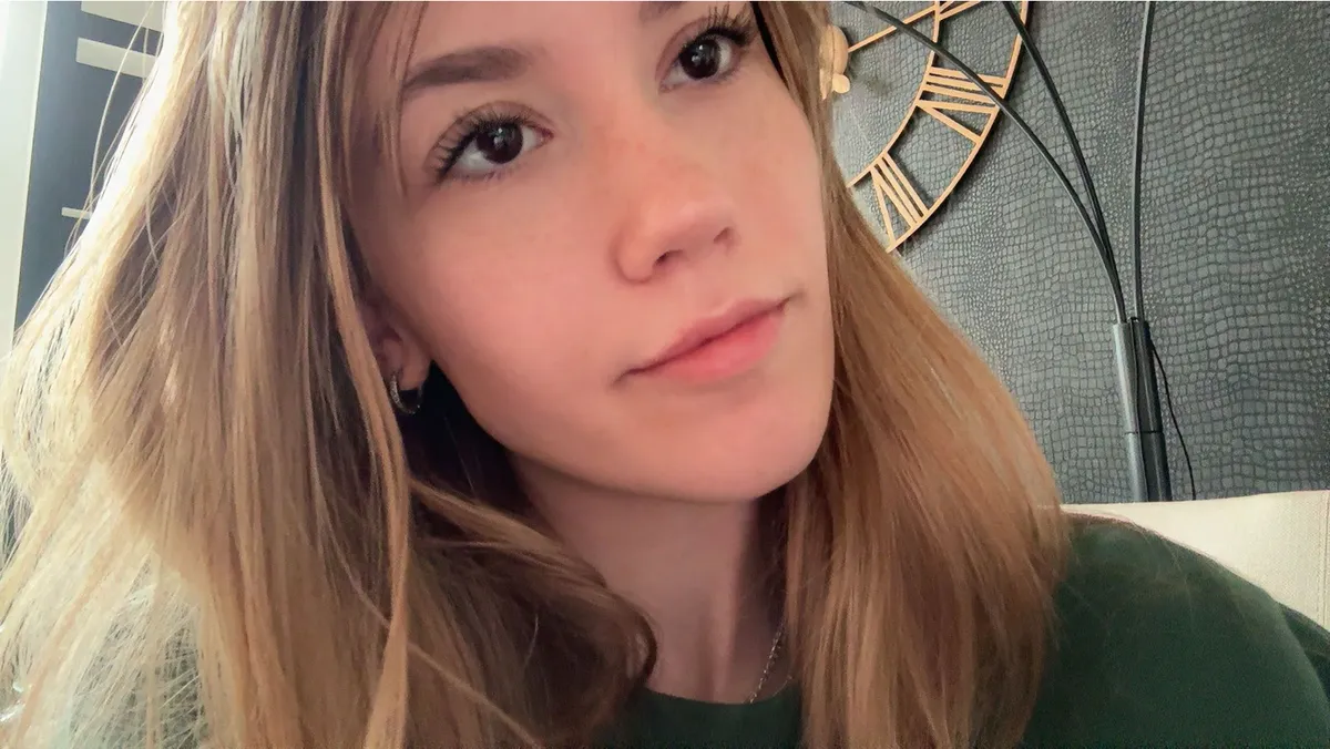 be honest pls... am i hot? F18