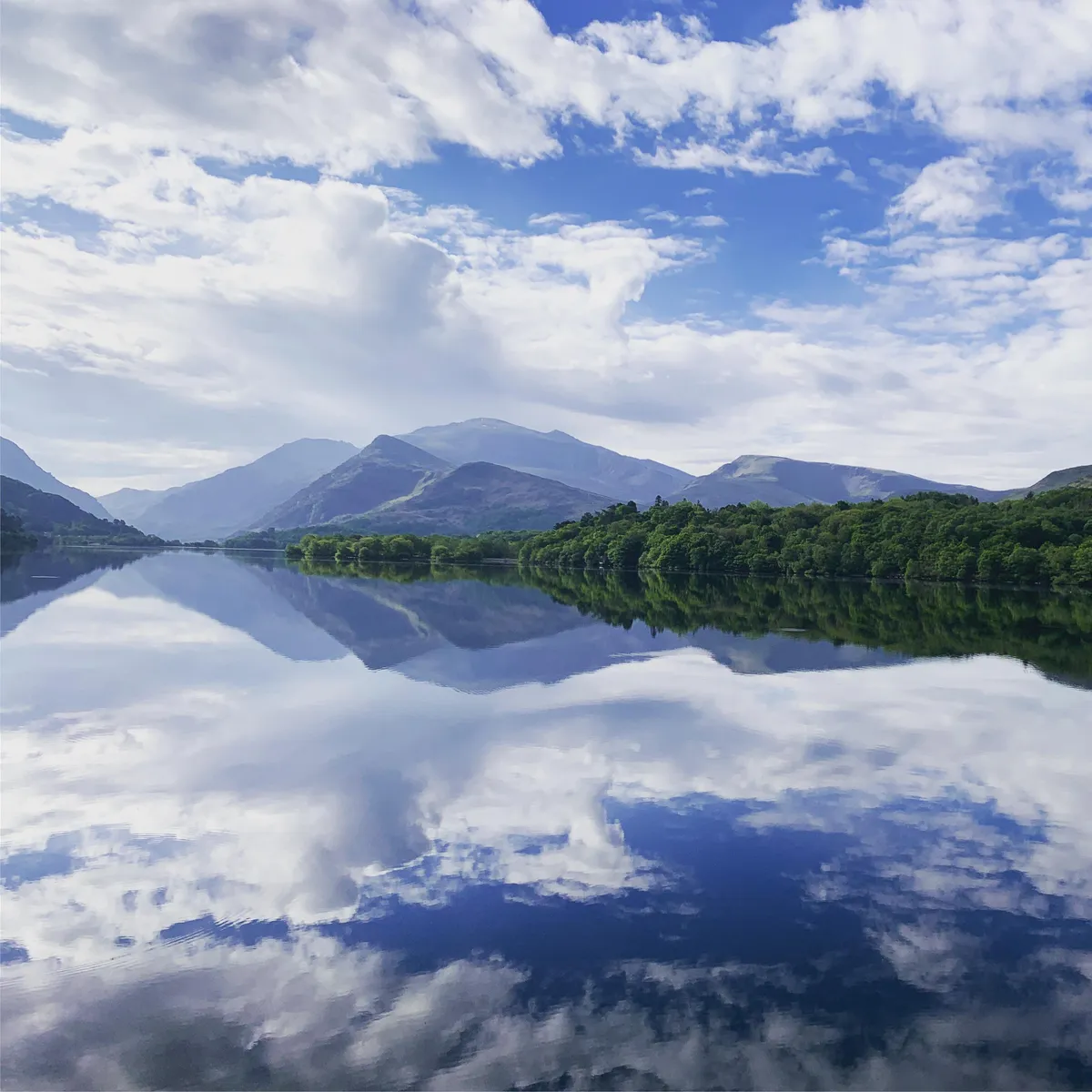 My first time actually capturing a good landscape photo with my phone. (Snowdonia, Wales)