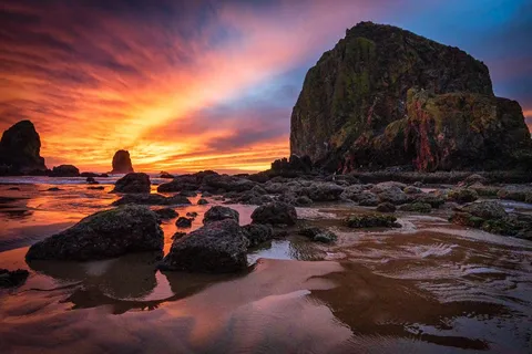 [OC] [1080x720] Haystack Rock Cannon Beach, Oregon