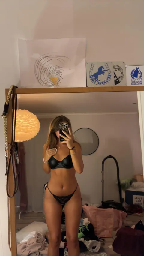 This is my appplication to be ur college gf