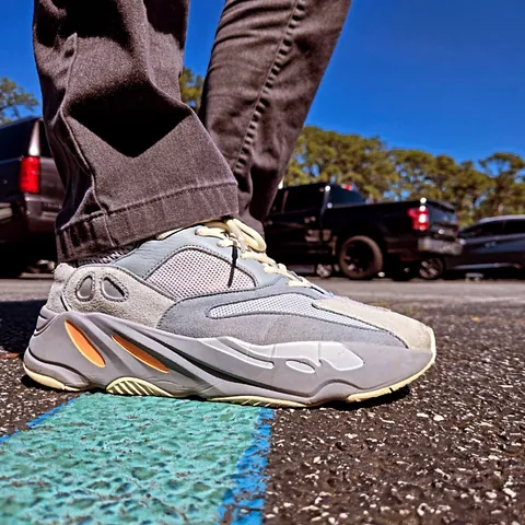 20 pics of sneakers I've worn lately