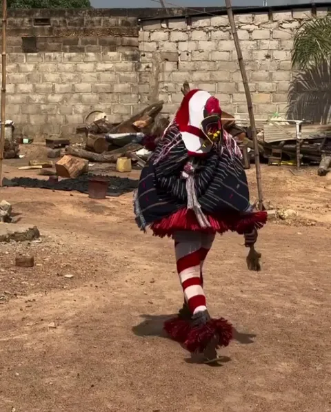 Insane "Zaouli" dance from Ivory Coast