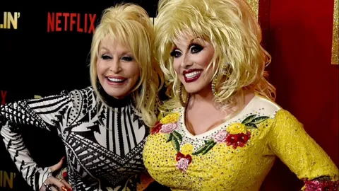 Dolly Parton secretly competed in a Dolly Parton lookalike contest. She would go on to lose to a drag queen.