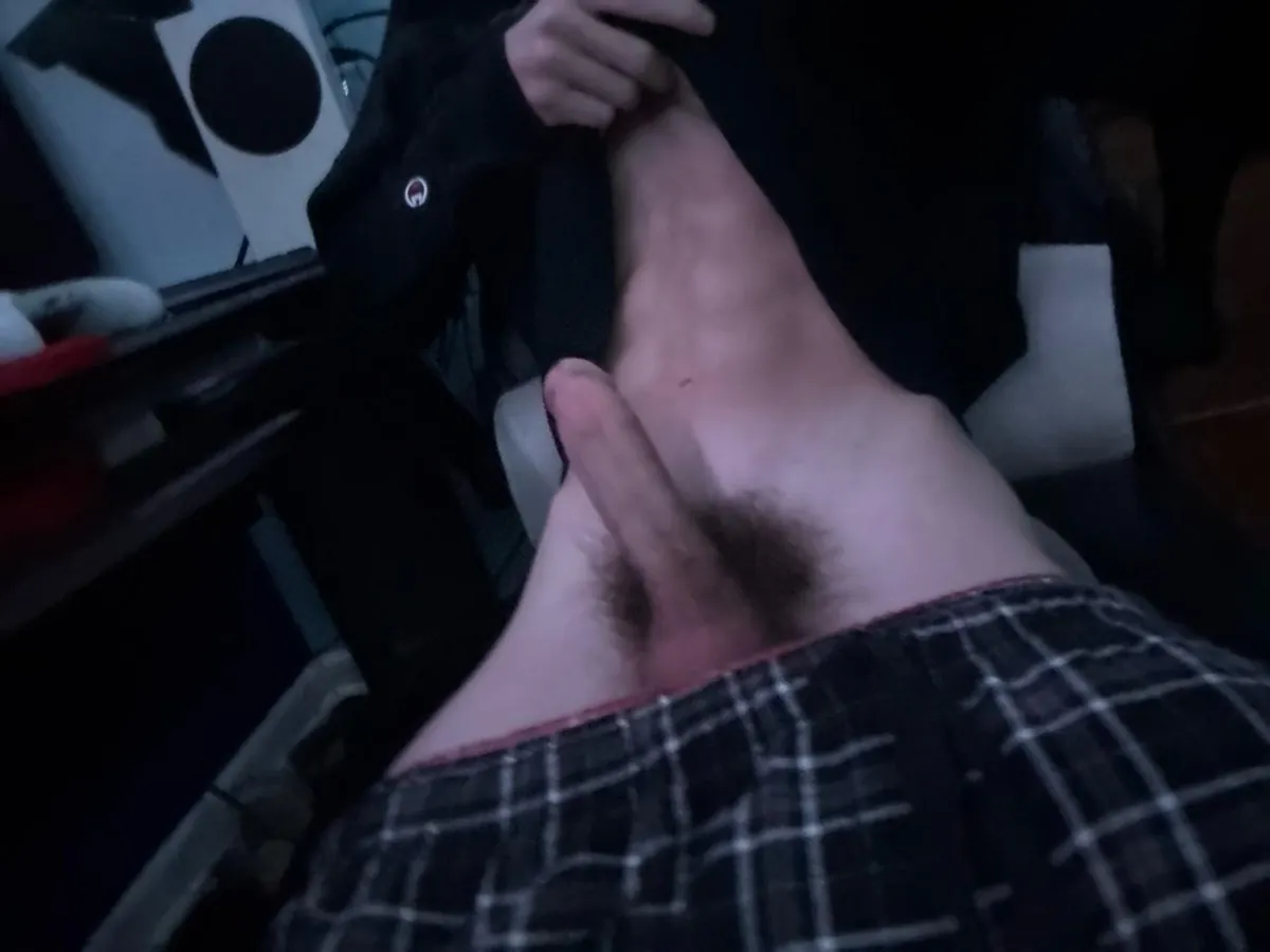 18 Still in highschool :3