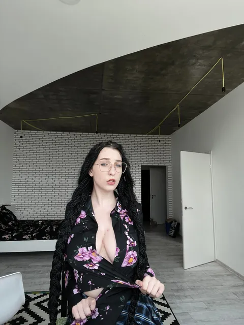 swipe to see my boobs &lt;3