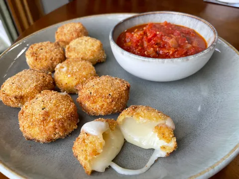 [Homemade] Fried Babybell Cheese w/ Marinara