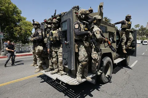 OC: Federal immigration agents fan near MacArthur Park in the Westlake area.