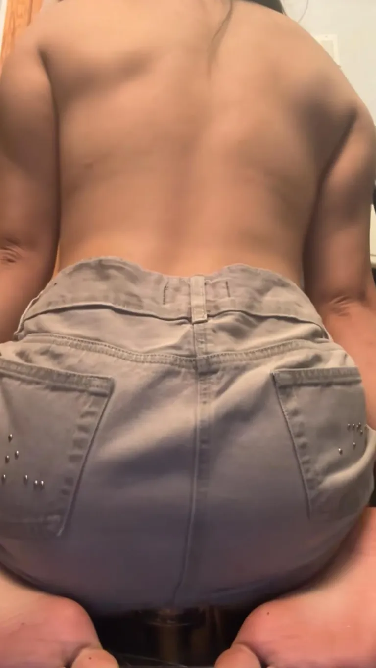 this 19yo filipina got a surprise for you just swipe ...