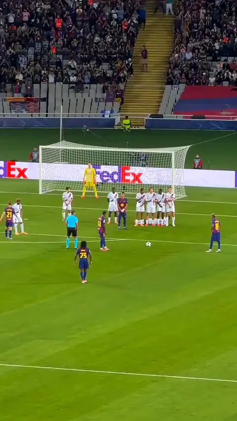 Lamine Yamal Freekick Attempt vs PSG