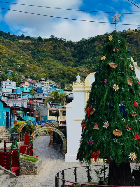 Volcano Acatenango, Volcano Fuego and Lago Atitlan in Guatemala