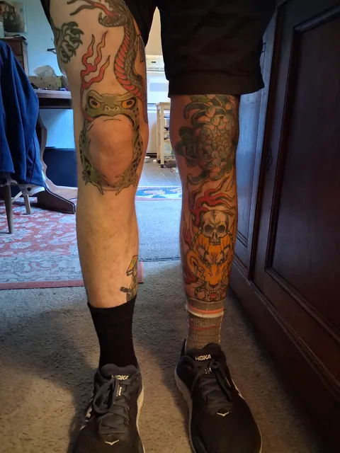 Knee-frog - Meka Girard, Savage Tattoo studio, San Mateo CA.