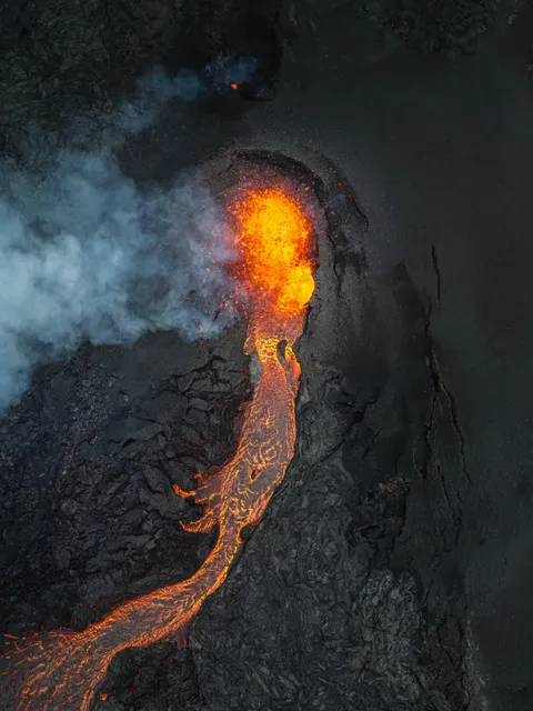 Latest volcano eruption in Iceland 3 weeks ago [3859x5146] [OC]