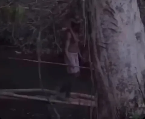 Listen to the mamuna tribe singing as they’re walking through the jungle, it’s just pure beauty