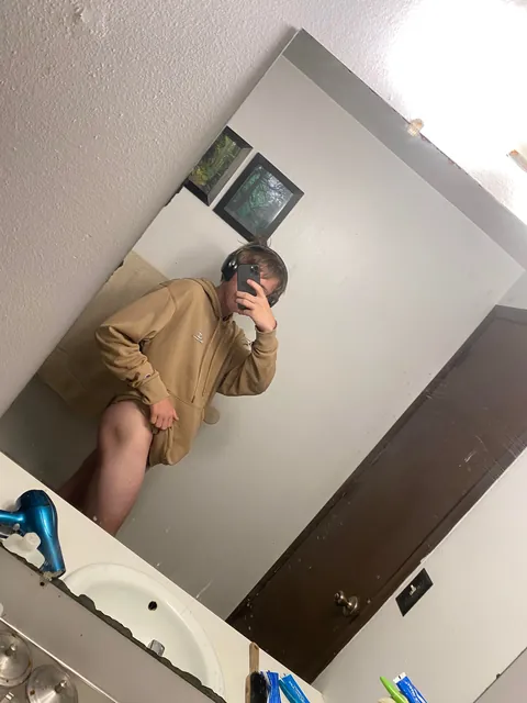 2nd shot at this! next post might be more nude if I get braver😝