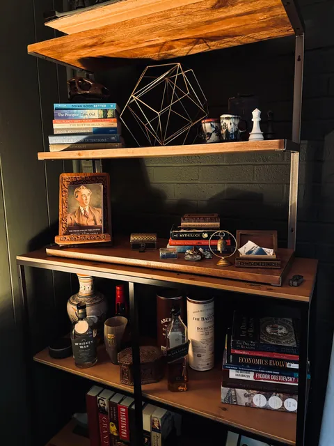 Always been my dream to have a study/library space. Finally finished.