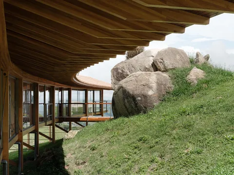 Superb WOODEN HOUSE in the hills of Brazil in Cunha, by Mariana Caires &amp; co (2024)