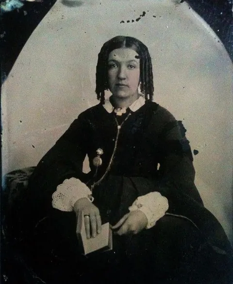 The many unique hairstyles of women during the Victorian era (1870s-1900s)